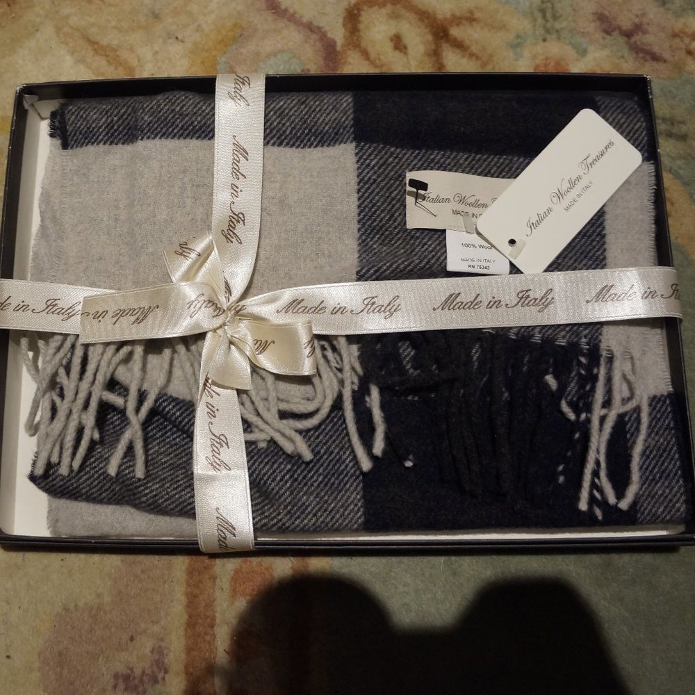 Italian Woollen Treasures  scarf 100% Wool Brand New with gift Box